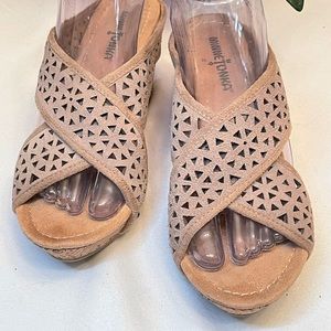 ***SALE - Minnetonka suede sandals - Tan 6.5